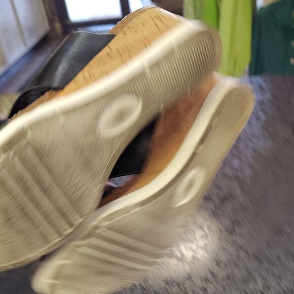 Anne Klein Black Mules with Crisscross Straps - Picture 6 of 6